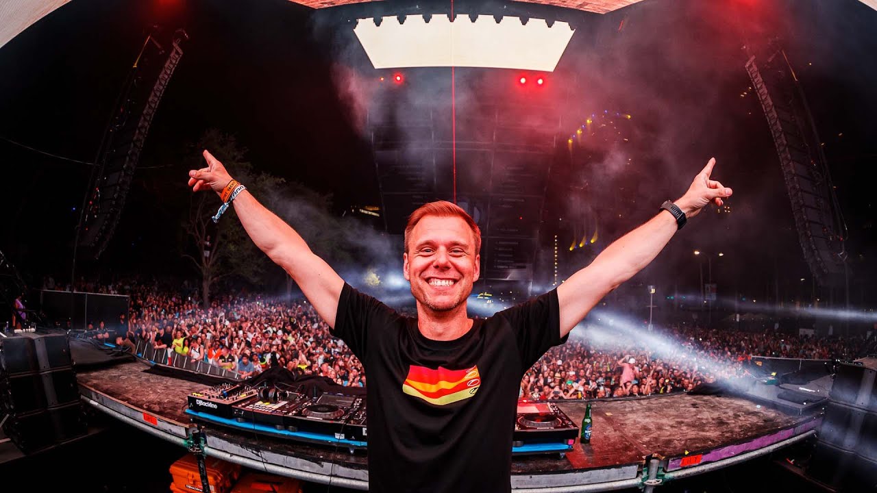 Armin van Buuren trải lòng về sự ra đi của Avicii và vấn đề sức khoẻ tâm thần trong ngành công nghiệp nhạc điện tử
